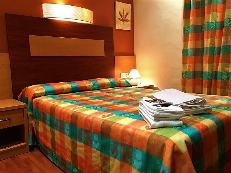 Hotel La Fonda Dels Pirineus Maçanet de Cabrenys Esterno foto